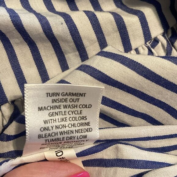 Off the shoulder blue and white, New York and Company top size large - Picture 6 of 6